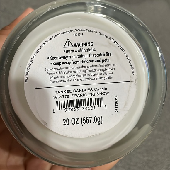 Yankee Candle Sparkling Snow 20 Oz - Picture 5 of 8